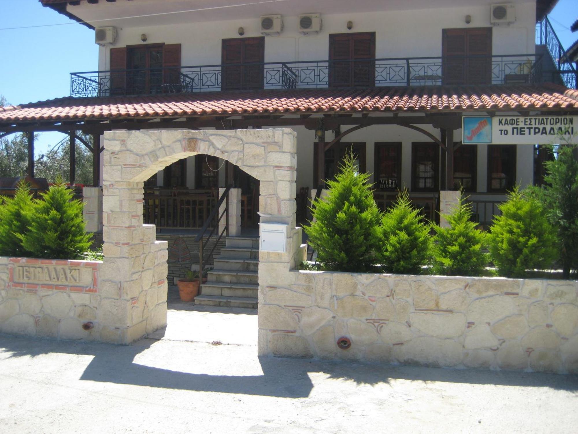 Petradaki Apartments Мола Калива Екстериор снимка