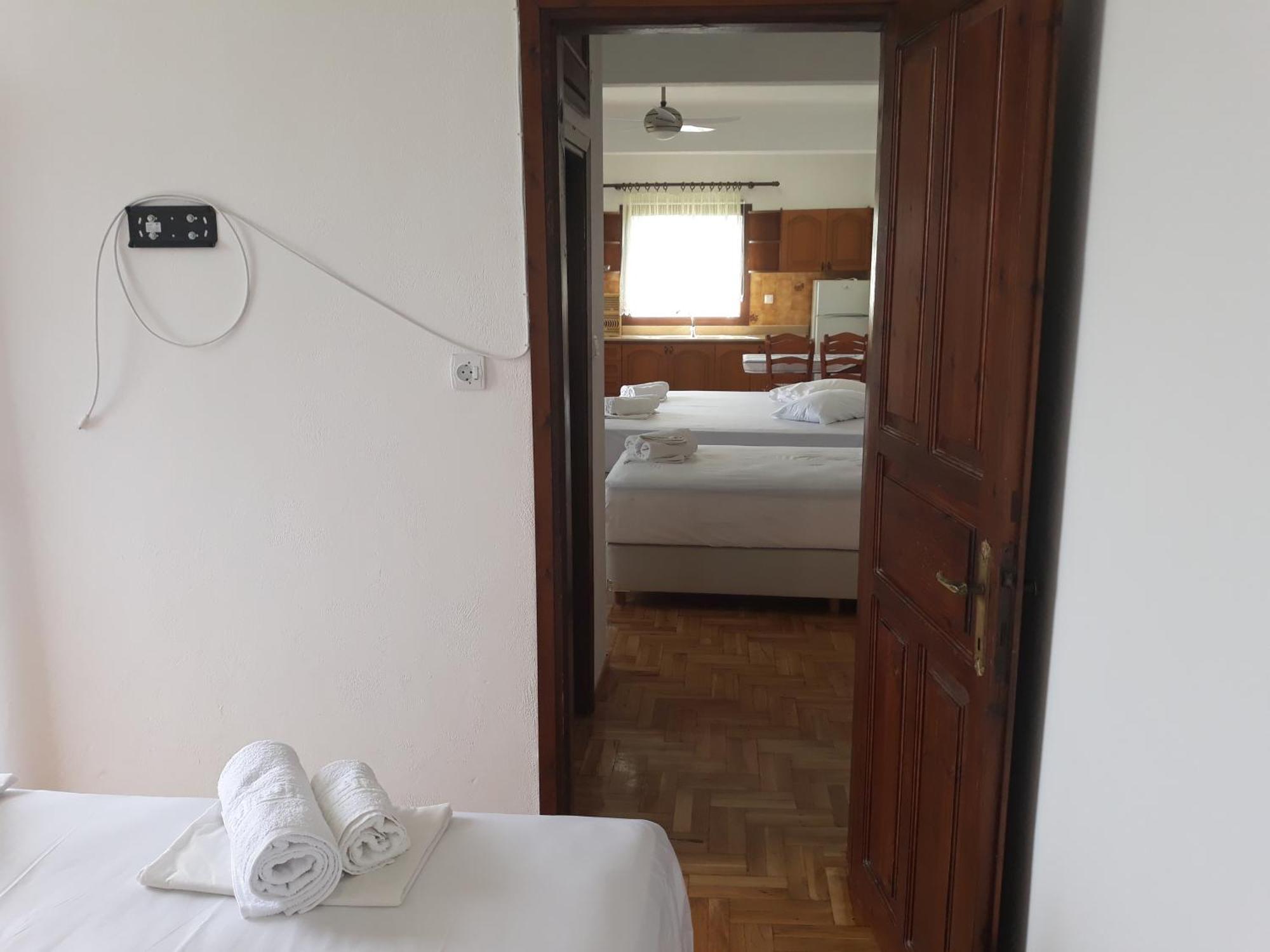 Petradaki Apartments Мола Калива Стая снимка
