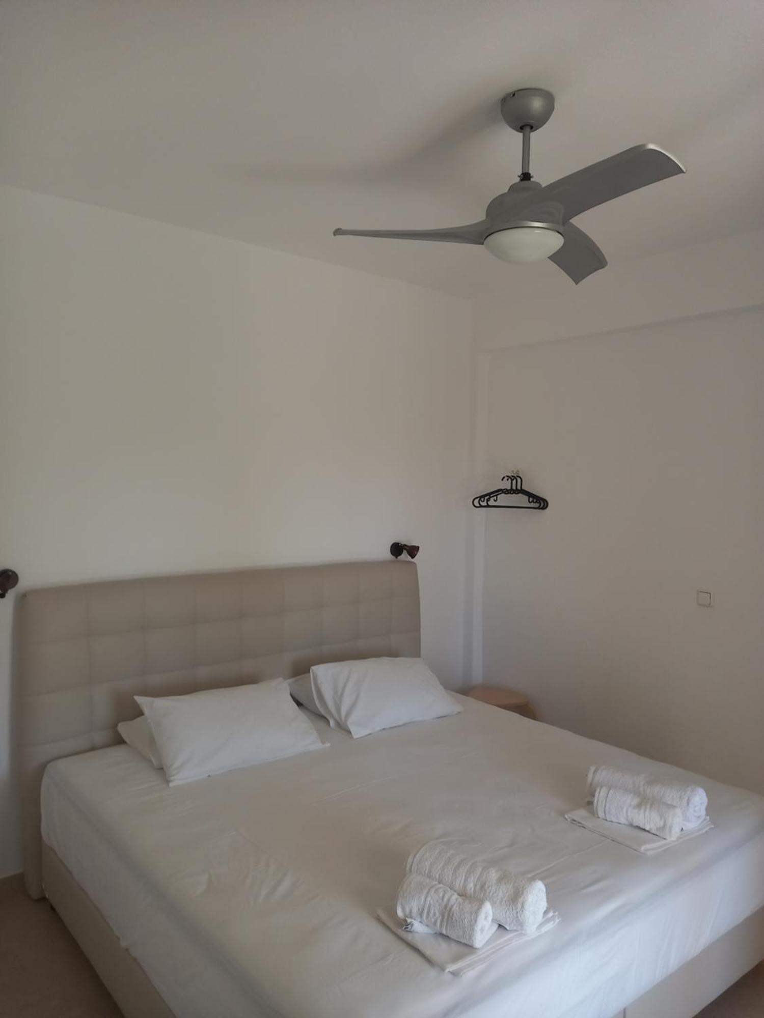 Petradaki Apartments Мола Калива Стая снимка