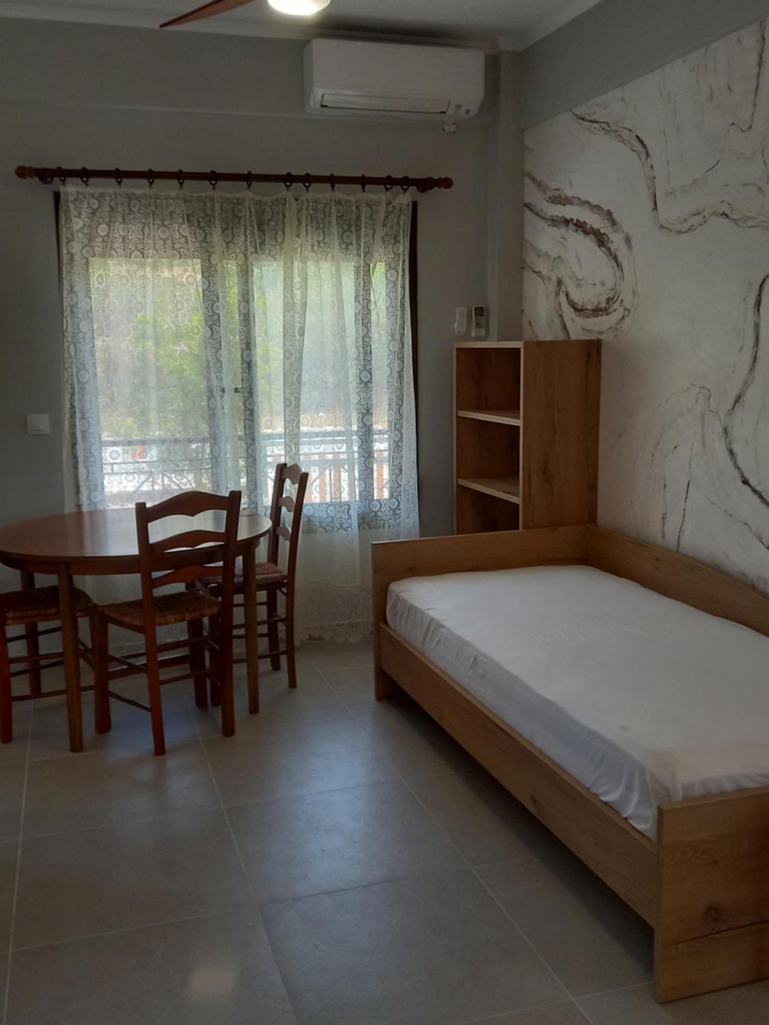 Petradaki Apartments Мола Калива Стая снимка