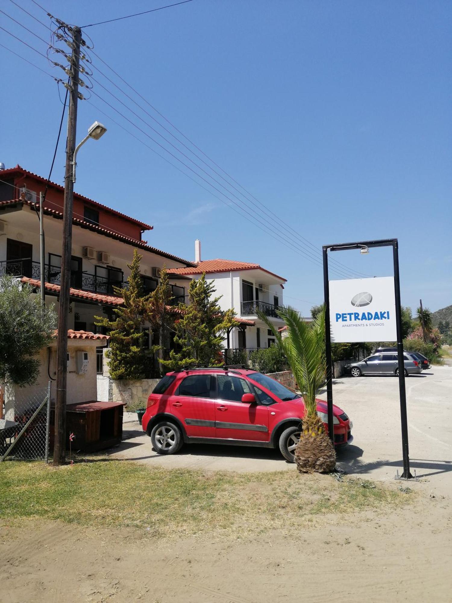 Petradaki Apartments Мола Калива Екстериор снимка