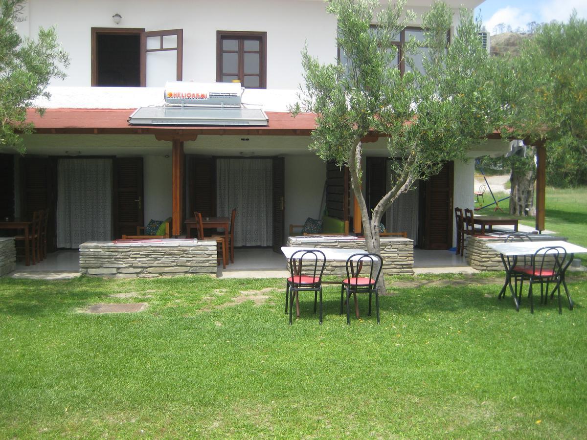 Petradaki Apartments Мола Калива Екстериор снимка