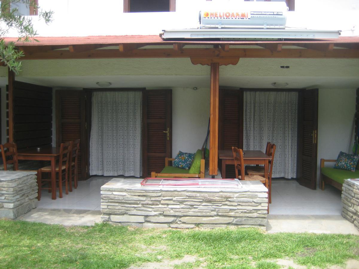 Petradaki Apartments Мола Калива Екстериор снимка