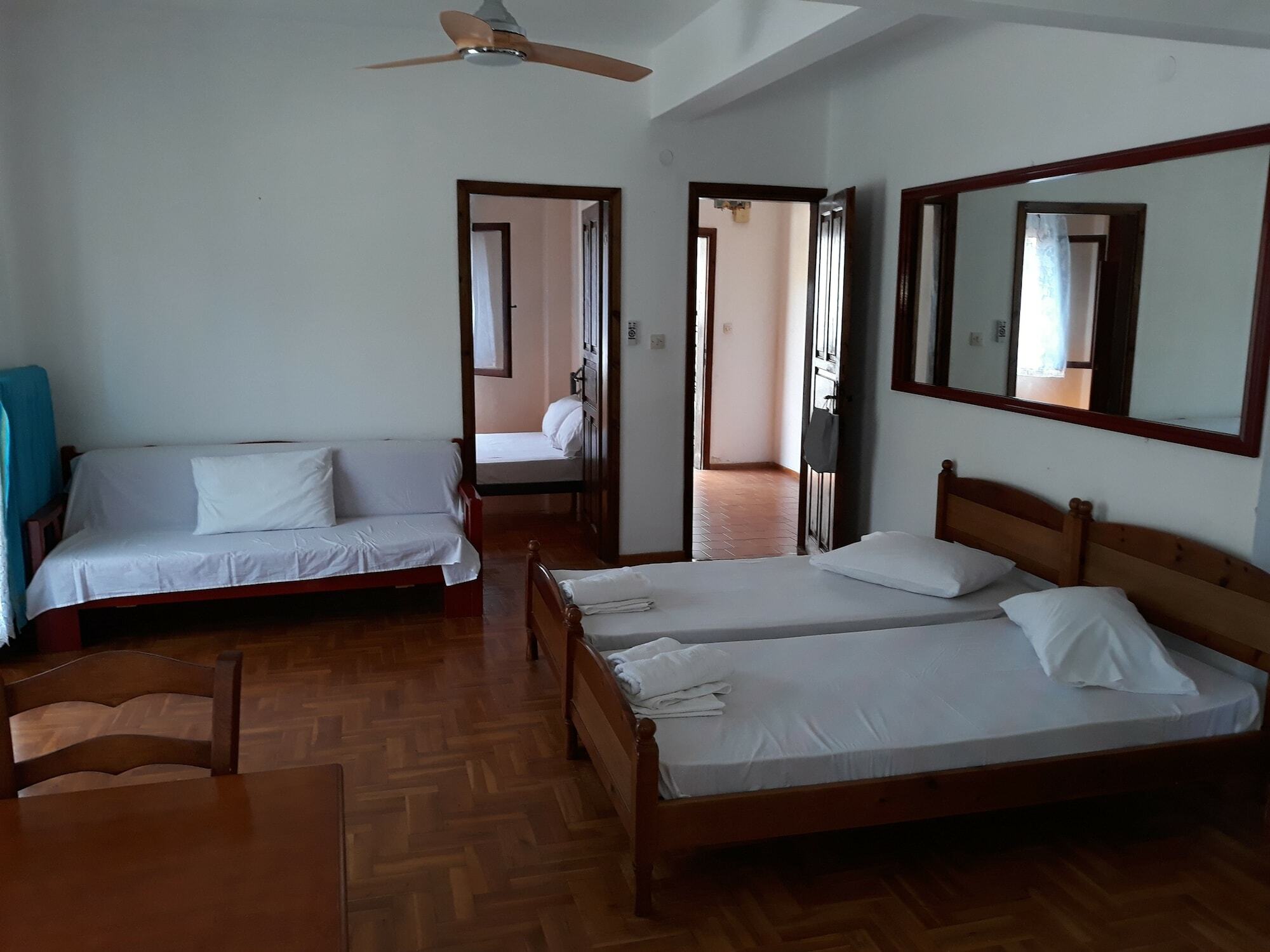 Petradaki Apartments Мола Калива Екстериор снимка